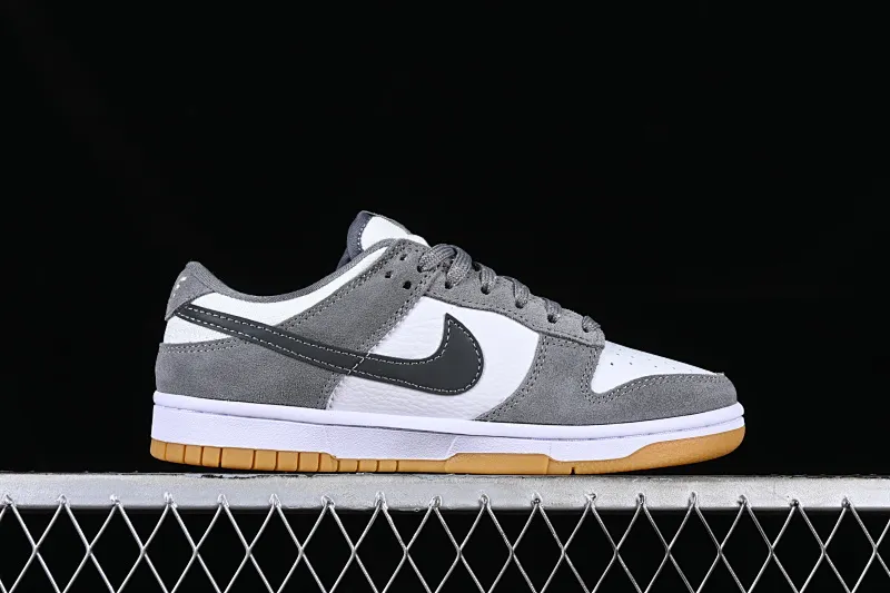 All Categories Nk SB Dunk Series Nk SB Dunk Low Low-top sneakers Cost-effective version Nk Dunk Low "Grey Gum" Dark gray suede SB low-top casual sports skateboard shoes FV0389-100